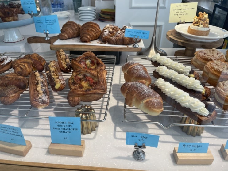  송리단길 디저트 카페 추천 : 쏘머 (Sommer) / 소금빵과 크림 데니쉬 맛집