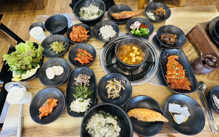  중랑구 먹골역 맛집. 산채가 한정식 먹골 본점. 푸짐한 한정식에 놀랐던 곳.