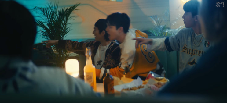  엑소(EXO)의 알앤비, 히어 미 아웃(Hear Me Out)(뮤비/음원듣기/곡소개/작사/작곡/가사), 정규 7집 EXIST의 두 번째 선공개곡