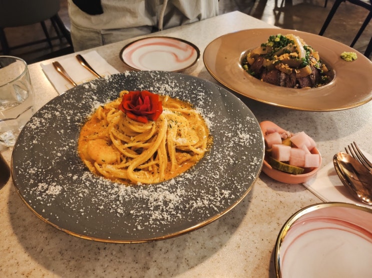  [가로수길 맛집] #내돈내산 로맨틱한 분위기의 장미 레스토랑 "어썸로즈 Awesome Rose"