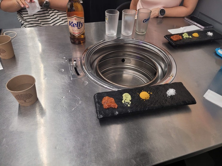 이베리코 돼지를 직접 구워주는 맛있는 부산 맛집 두건쓴 형제