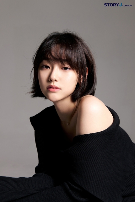 <b>스토리제이컴퍼니와</b> 전속계약 <b>김태희</b>와 한솥밥 강미나나이... 