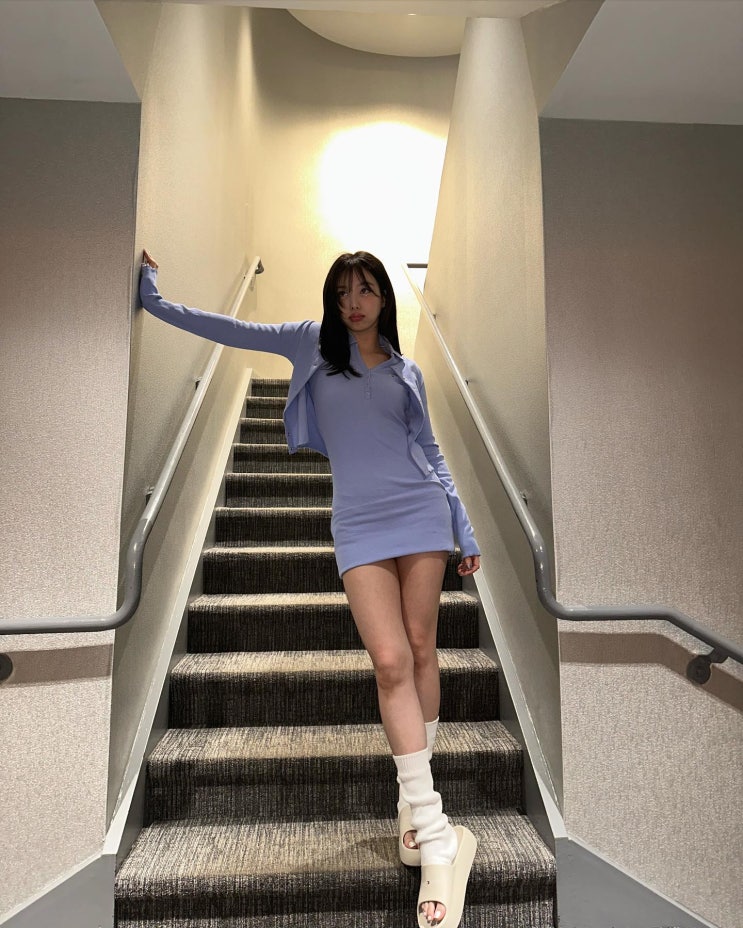 트와이스 나연 타미 진스 TOMMY JEANS 원피스 & 가디건 How much? 트와이스 나연 타미 진스 TOMMY JEANS 원피스 & 가디건 How much?