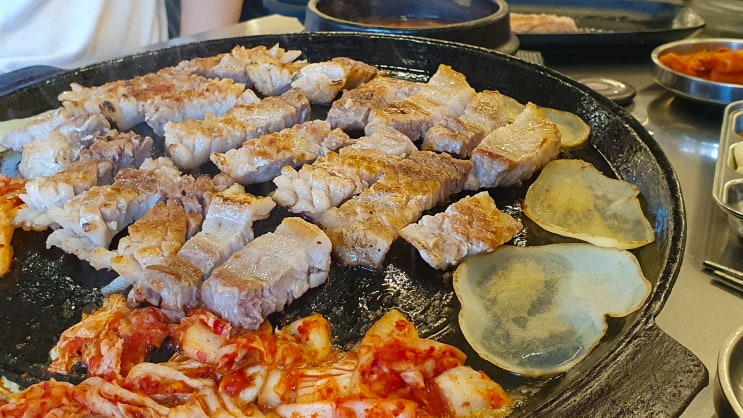  경산 영남대 솥뚜껑에 구워 먹는 꽃삼겹 맛집 '뚜껑집'