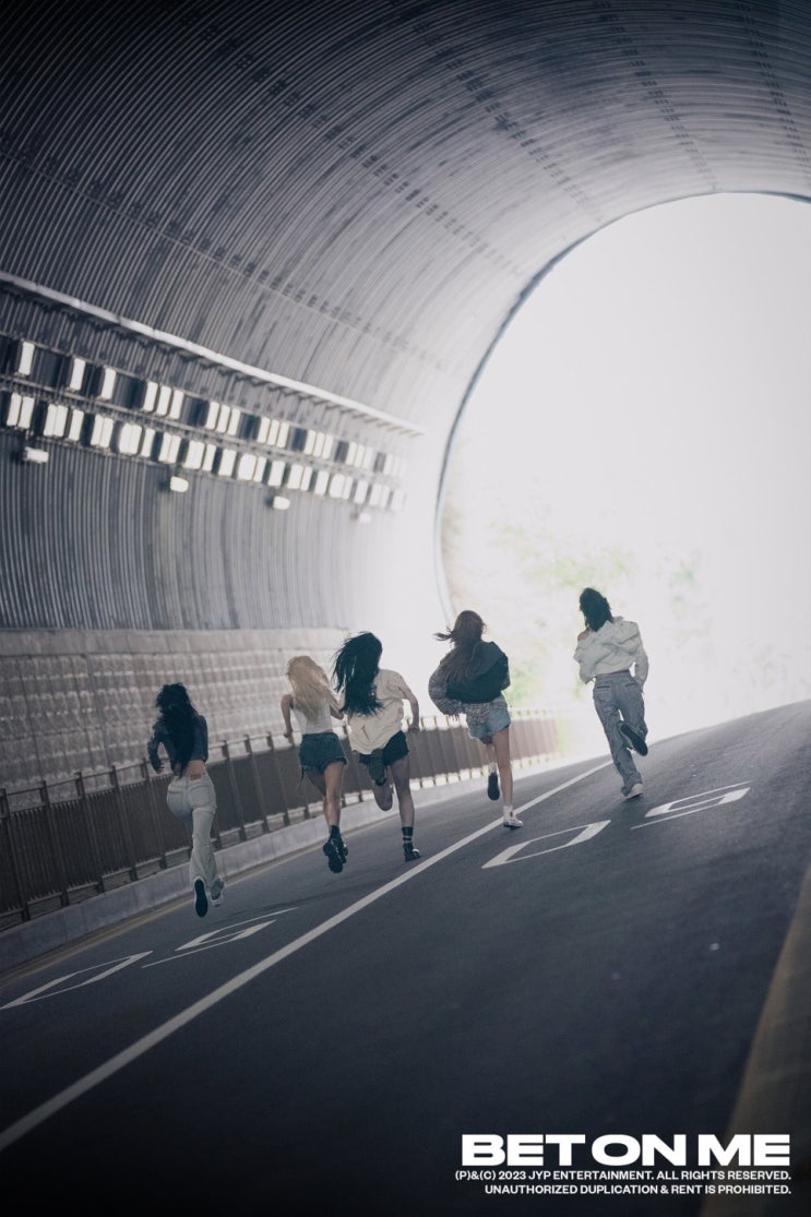 있지, 신곡 '벳 온 미' MV 티저 포스터 공개…감성적 무드 있지, 신곡 '벳 온 미' MV 티저 포스터 공개…감성적 무드