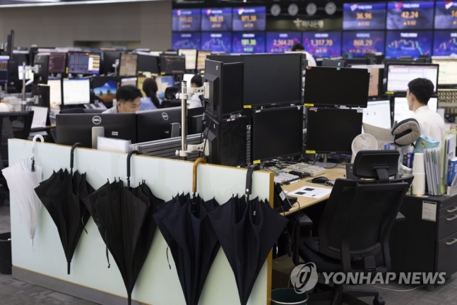 코스피, 기관·외인 '팔자'에 약보합…다시 2,600선 하회 코스피, 기관·외인 '팔자'에 약보합…다시 2,600선 하회