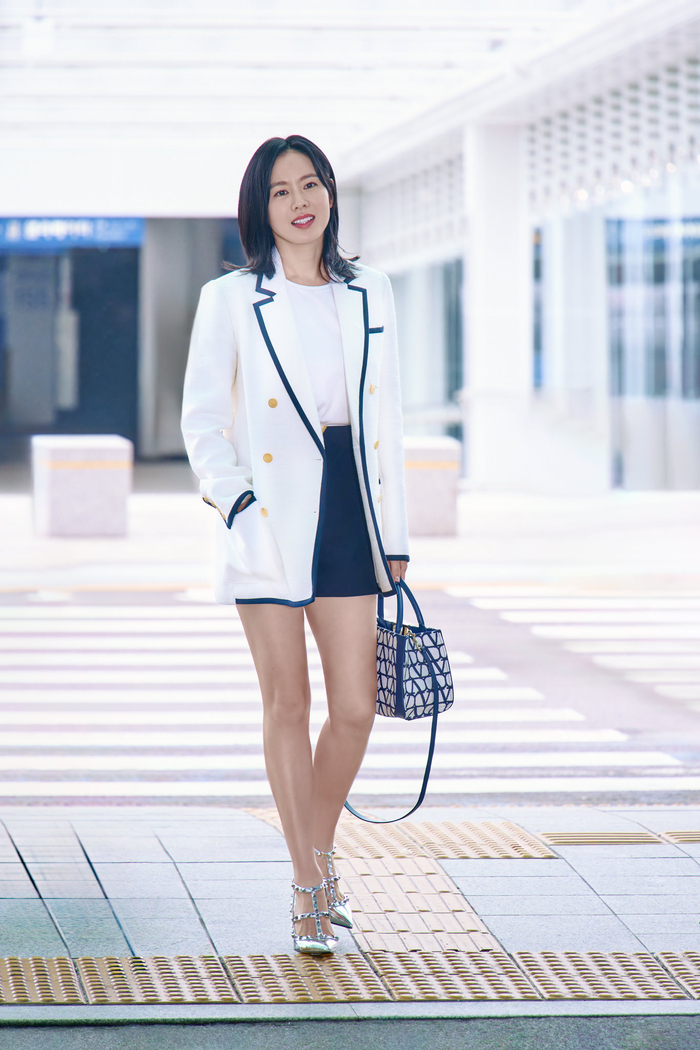 '알콩맘' 손예진, 미모 무슨일? 러블리한 파리 출국길 '알콩맘' 손예진, 미모 무슨일? 러블리한 파리 출국길
