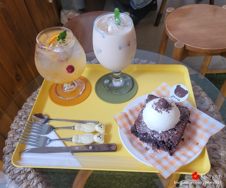 충남 천안불당동 분위기 좋은 카페 유얼스 디저트도 시강이야 충남 천안불당동 분위기 좋은 카페 유얼스 디저트도 시강이야