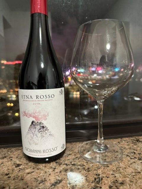 [네렐로 마스칼레제] Giovanni Rosso Etna Rosso 2019 :: 나와 궁합이 맞지 않았지만, 복합성이 뛰어나다는 평을 받는 특이한 와인