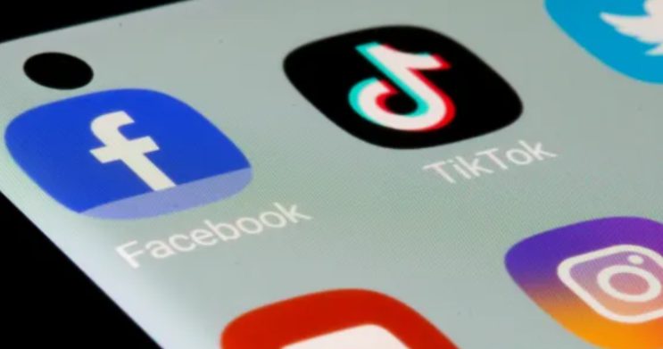 미국 판사는 바이든 관리들이 소셜 미디어 회사들과 접촉하는 것을 금지합니다