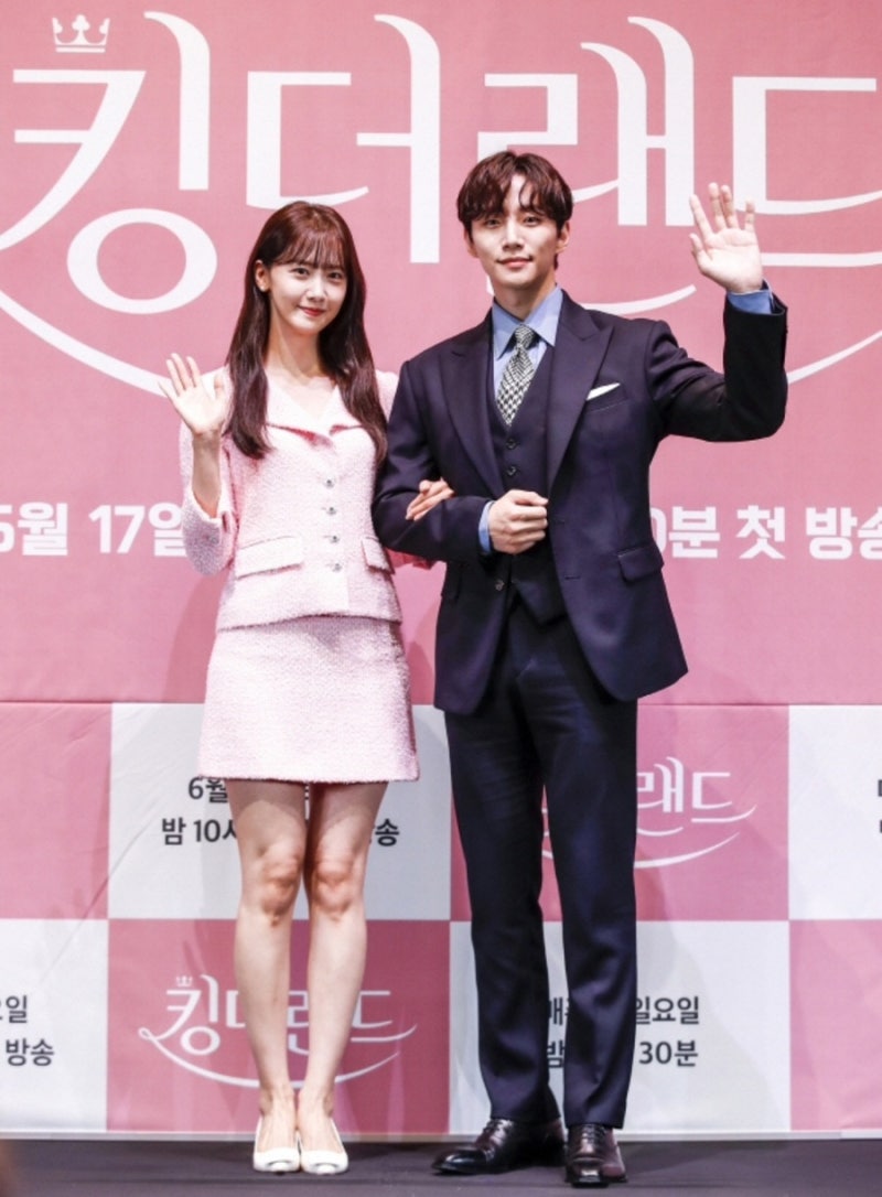 이준호 임윤아 열애설 부터 화제성 1,2위 넷플릭스 글로벌1위까지 2세대 아이돌의 영향력