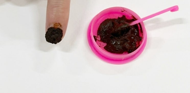  20분 동안 손톱 위에 올려놓고 기다렸어요!!