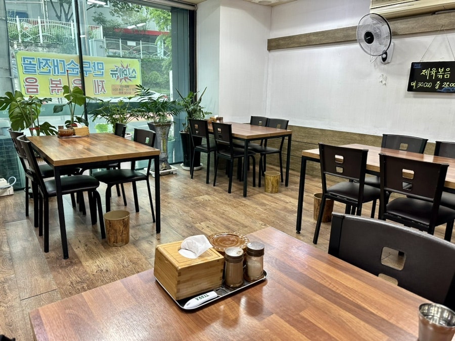 Myeonggadwaejigukbap photo 3