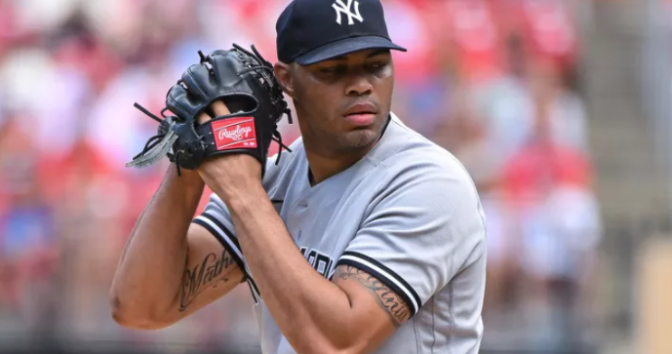 양키스의 지미 코데로 투수, MLB의 가정폭력 정책에 따라 시즌 남은 기간 동안 출장 정지 양키스의 지미 코데로 투수, MLB의 가정폭력 정책에 따라 시즌 남은 기간 동안 출장 정지
