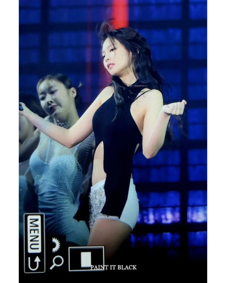 품절대란 블랙핑크 제니 오사카 콘서트 속 핫한 후드 니트 탑 품절대란 블랙핑크 제니 오사카 콘서트 속 핫한 후드 니트 탑