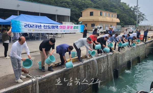  전남해양수산과학원 6일 어린 꽃게 75만 마리 진도 조도해역 일원에 방류.. 꽃게 자원 조성과 어업인 소득증대