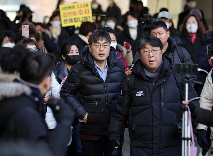 ‘<b>청담동</b> 술자리’ 지목된 <b>카페</b> 사장, 더탐사에 5억 <b>손배소</b>