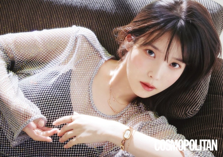 아이유, 시크와 러블리를 오가는 매력 (화보) 아이유, 시크와 러블리를 오가는 매력 (화보)