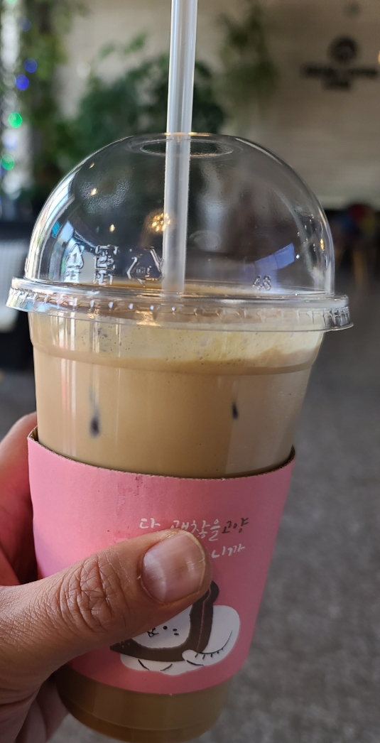  부여 카페 어썸696 바닐라라떼포장해서 먹었어요.
