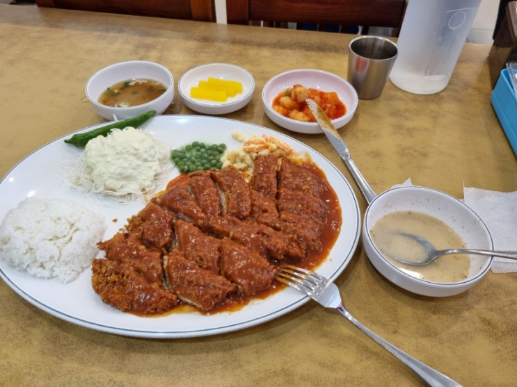  역촌왕돈까스 생활의 달인에도 나왔다고 하네요.
