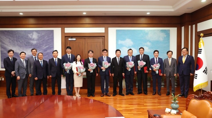 <b>김진표 국회의장</b>, 비서<b>실장</b>·정무수석·공보수석 등 비서실 2기... 