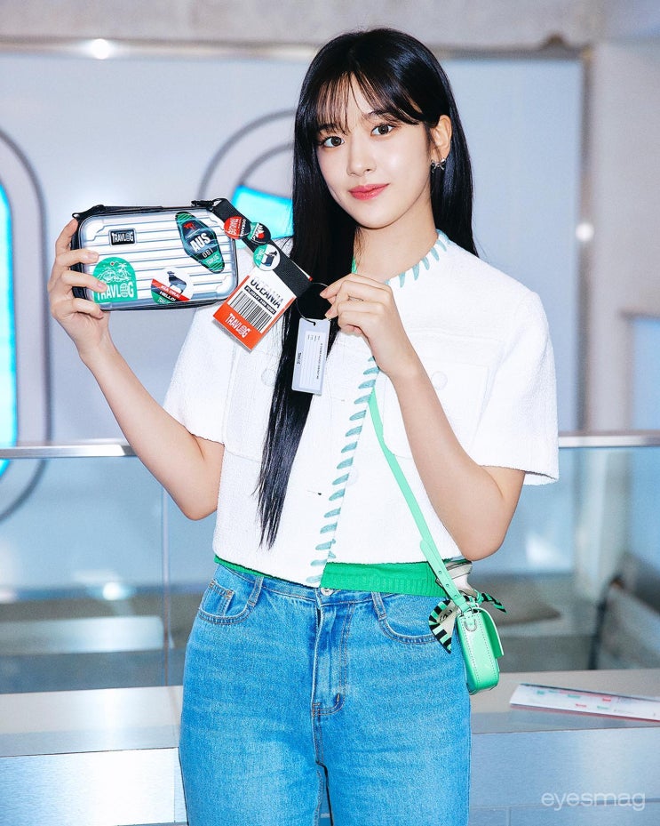 안유진 데일리백 펜디 바게트 폰 파우치 백 How Much?