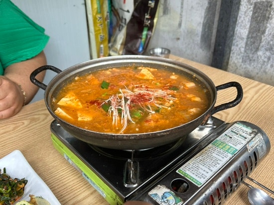  초원식당 - 강남 수서역 세곡동 세곡사거리 노포 김치찌개 삼겹살 맛집