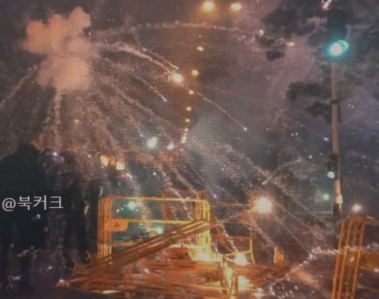 "<b>SNS</b>가 청년층 폭력 시위 부추겨"...'<b>SNS</b> 차단' 언급한 <b>마크롱</b>