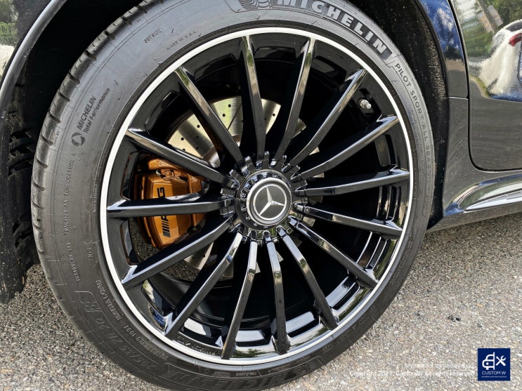 벤츠 GT43 AMG 휠수리 후 투톤 유광 휠도색 + 카본 세라믹 골드 캘리퍼 도색