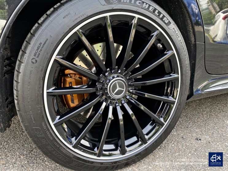  벤츠 GT43 AMG 휠수리 후 투톤 유광 휠도색 + 카본 세라믹 골드 캘리퍼 도색