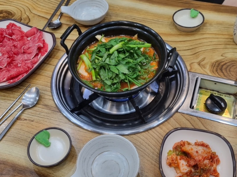 강릉 / 교동 택지 비 오는 날 생각나는 ‘등촌샤브칼국수 강릉점’