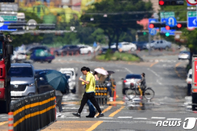 '역사상 가장 덥다' 기록, 하루 만에 깨졌다…"최강 폭염 곧 온다" 경고