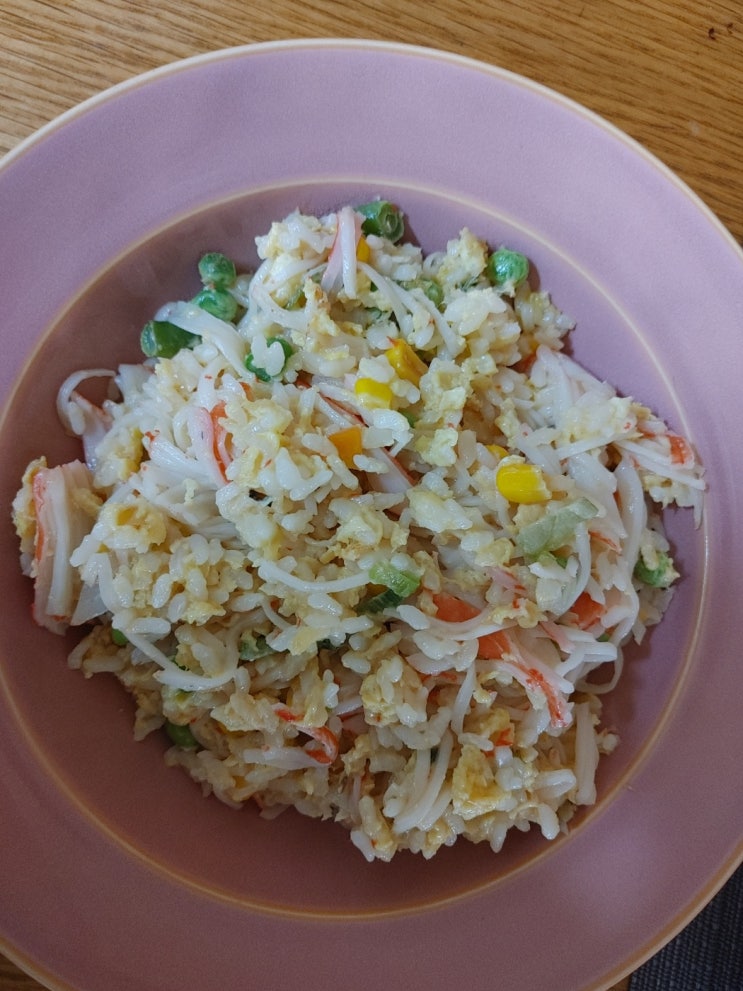  금요일 게살볶음밥 앤 김치섞어찌개 로 야무지개 한끼 해봤어요~