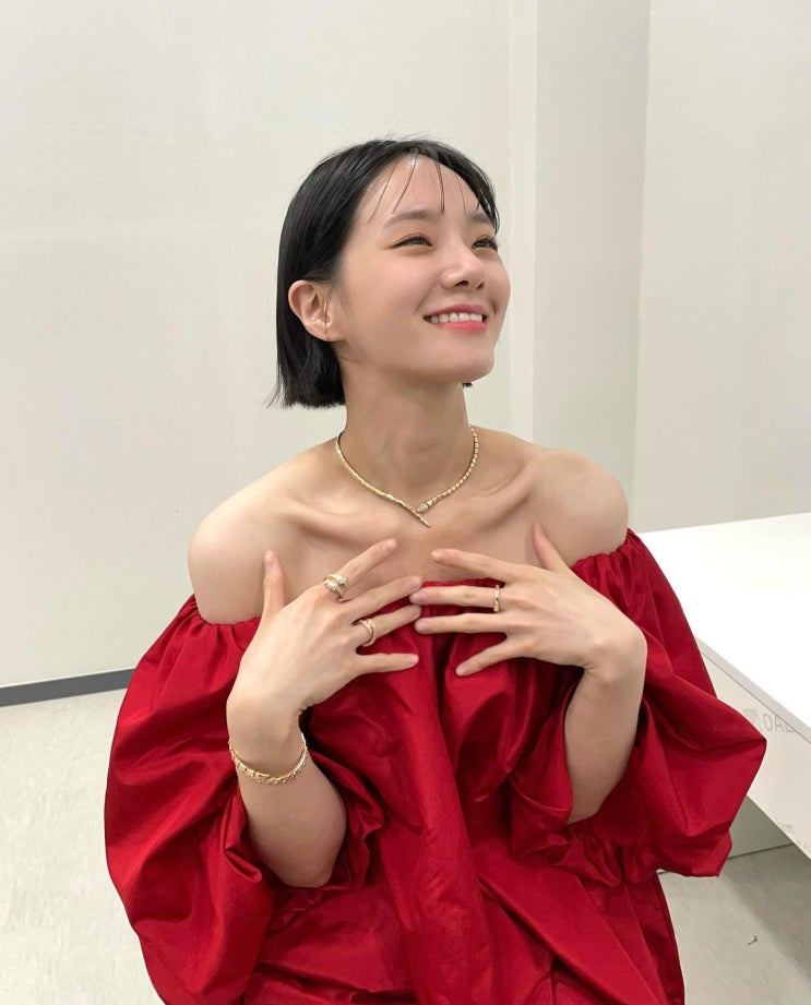 오징어 게임 시즌 2 합류! 셀러브리티 단발여신 박규영의 럭셔리 레드 드레스 어디꺼? 오징어 게임 시즌 2 합류! 셀러브리티 단발여신 박규영의 럭셔리 레드 드레스 어디꺼?
