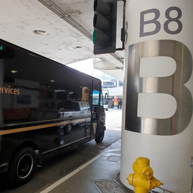  LA공항 한인택시 만나는 곳 B8