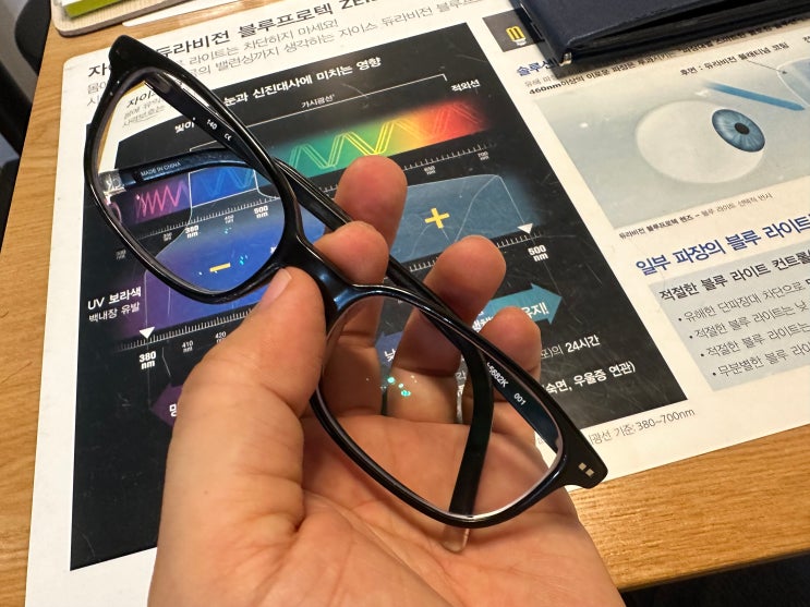 에실로 엑스퍼트, 기능성 렌즈 안경으로 노안 증상 불편 해소 : 디옵터 뮤지엄 안경원(연수)