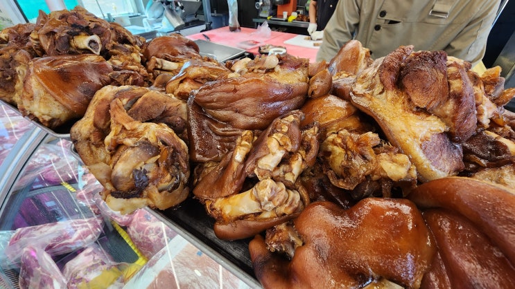  푸짐한 만원족발이 인기인 정육회센터 영하45