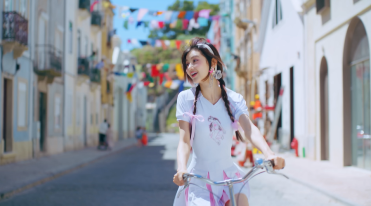  뉴진스 슈퍼 샤이(Super Shy)(뮤비/촬영지/음원듣기/곡소개/작사/작곡/가사), EP(미니) 2집 선공개곡 겸 타이틀곡