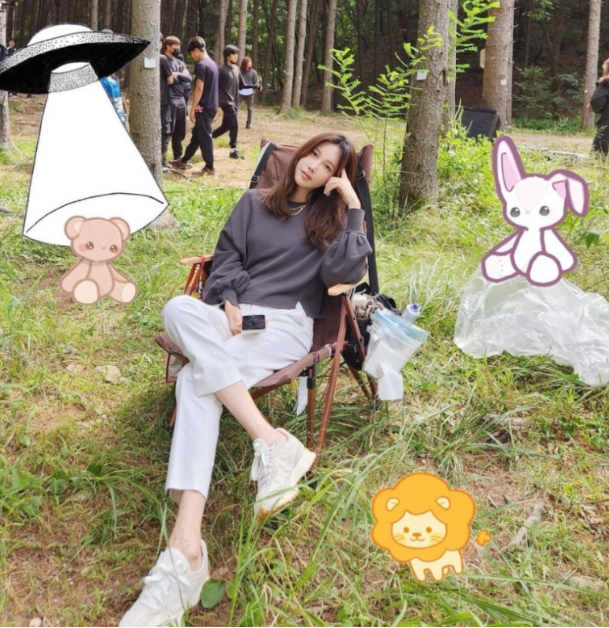 연예인 스니커즈로 매력 만점인 인기 신발! 뉴발란스 327 운동화 추천