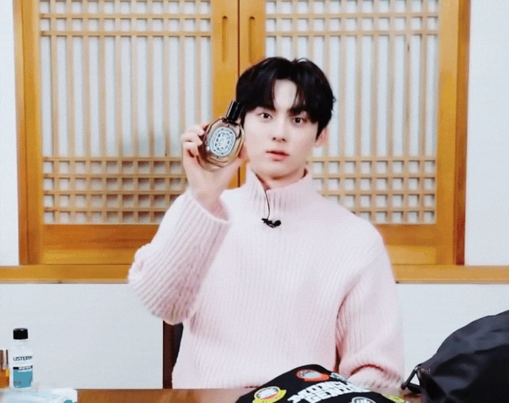 황민현 왓츠인마이백 손톱 영양제 / 치약 / 손 세정제 / 향수 / 영양제 / 드라마 대본 / 건강기능식품 가방 속 애장템 보정 움짤! 황민현 왓츠인마이백 손톱 영양제 / 치약 / 손 세정제 / 향수 / 영양제 / 드라마 대본 / 건강기능식품 가방 속 애장템 보정 움짤!