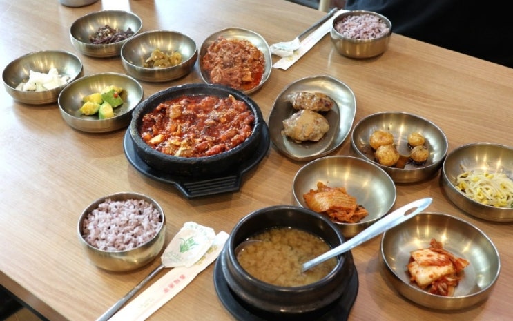  전주 한옥마을 한정식 맛집 추천 : 낙지볶음이 일품인 태조밥상 내돈내산 방문 후기 (Feat. 애견동반 가능)