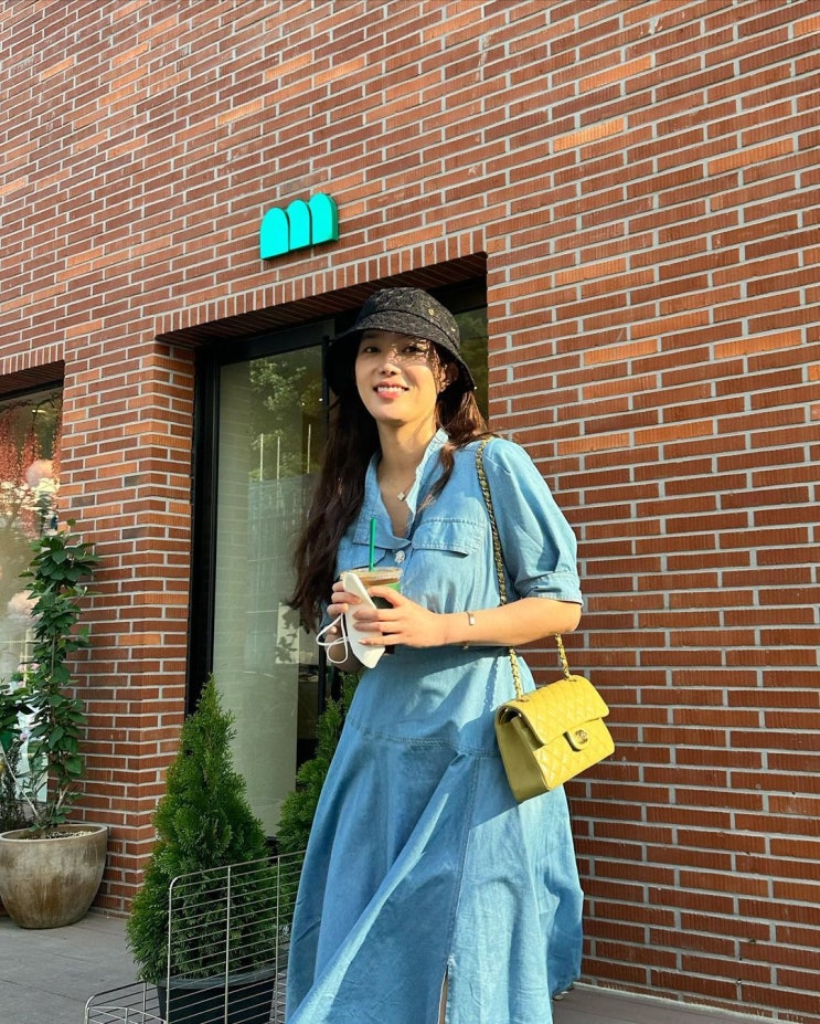  여름 코디로 데님 플레어 반팔 원피스로 OOTD 완성 W. 임수향