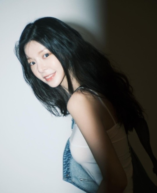 "3년 만이다" 장재인, 싱가포르에서 민소매 입고 종잇장 몸매 과시...자취를 감추고 있었던 이유 "3년 만이다" 장재인, 싱가포르에서 민소매 입고 종잇장 몸매 과시...자취를 감추고 있었던 이유