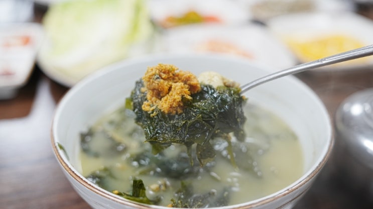  서귀포 전복성게미역국 맛집 대우정 월드컵경기장 근처에 있어요.