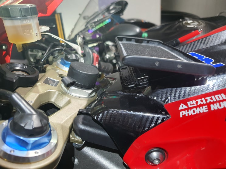  CBR1000RR SP 2017 - 핸드폰 거치대 개선