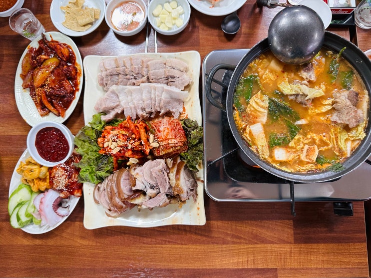  종로 3가  장군굴보쌈  | 굴보쌈 시키면 오징어볶음, 감자탕이 서비스! 종로 보쌈 골목 맛집: 서울/종로구