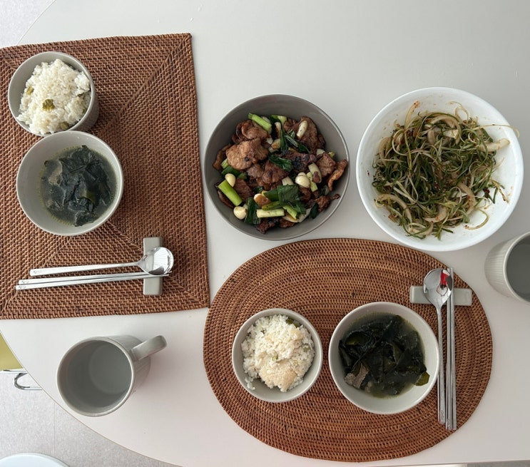신혼 집밥 메뉴 추천 신혼밥상 - 돼지 목살구이(고추장, 간장), 닭볶음탕,미역국