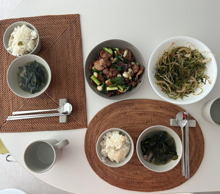  신혼 집밥 메뉴 추천 신혼밥상 - 돼지 목살구이(고추장, 간장), 닭볶음탕,미역국