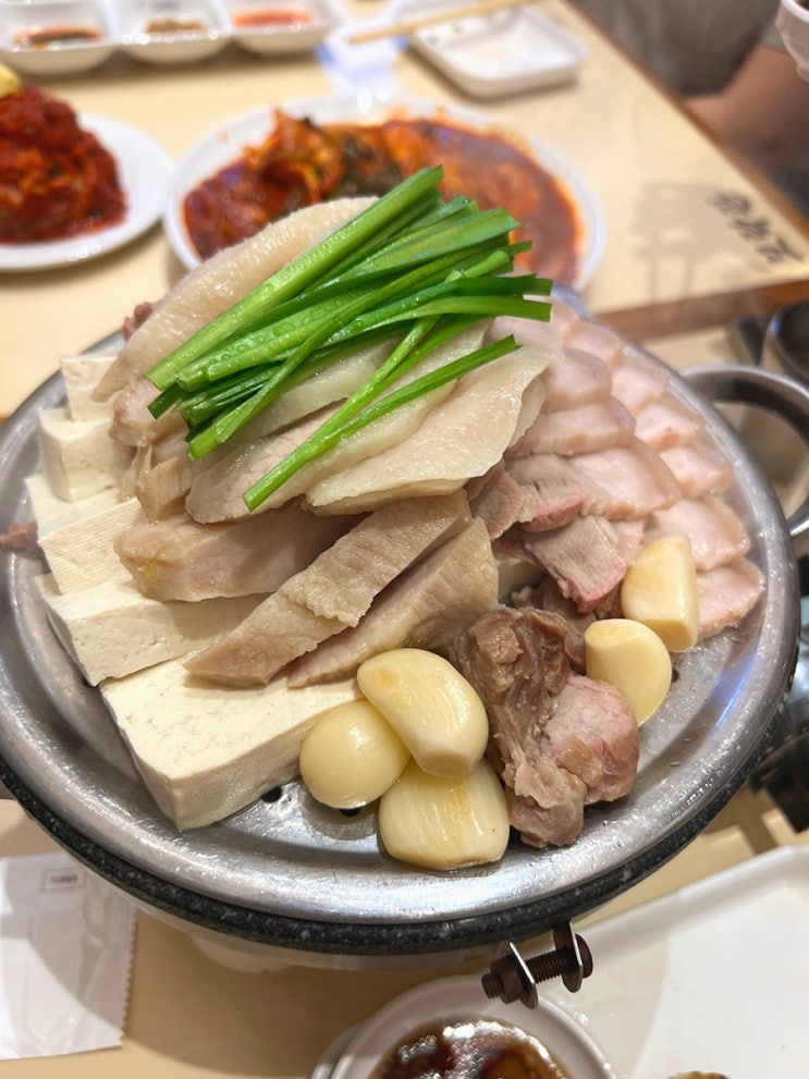  압구정로데오 모락관 - 보쌈수육 항정보쌈집 강남 안주 맛집 술집 (주차/메뉴/룸)