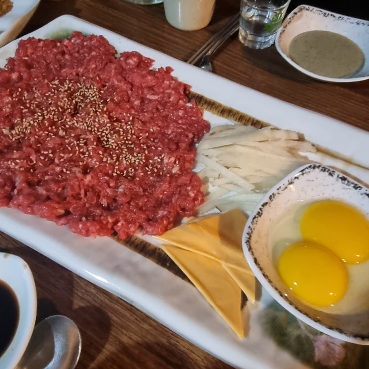  산본역 술집 비올때 생각나는 모둠전과 육회가 있는 전과육회점